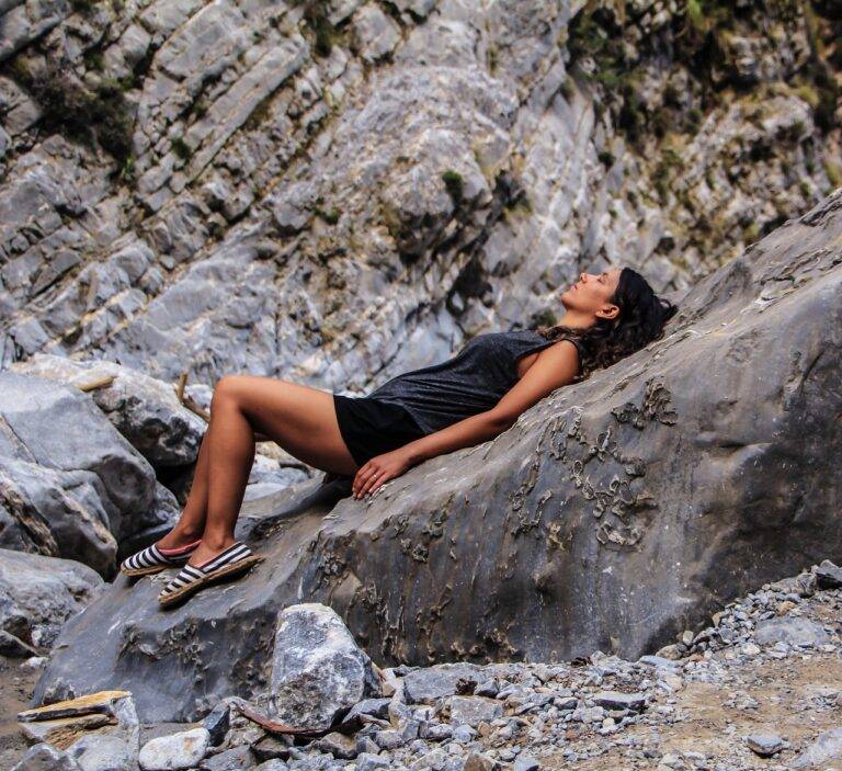 Sustainable Fashion Challenges: Ethical Alternatives to Fast Fashion